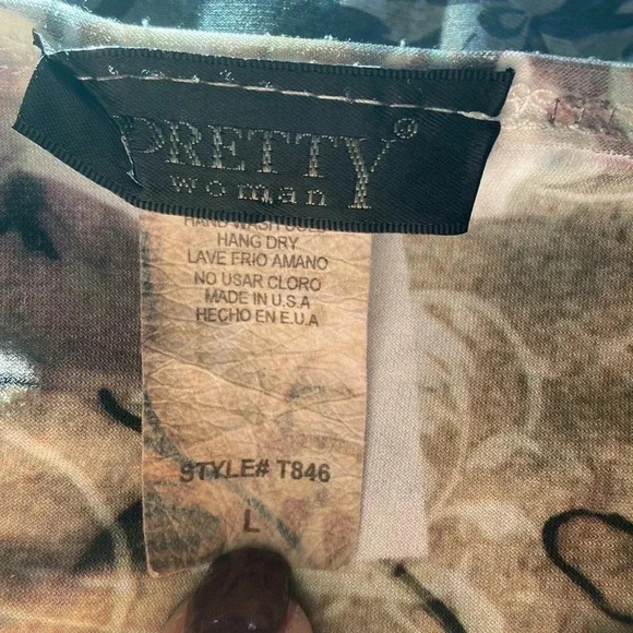 Pretty Woman | V-Neck Shirt - Picture 5 of 7